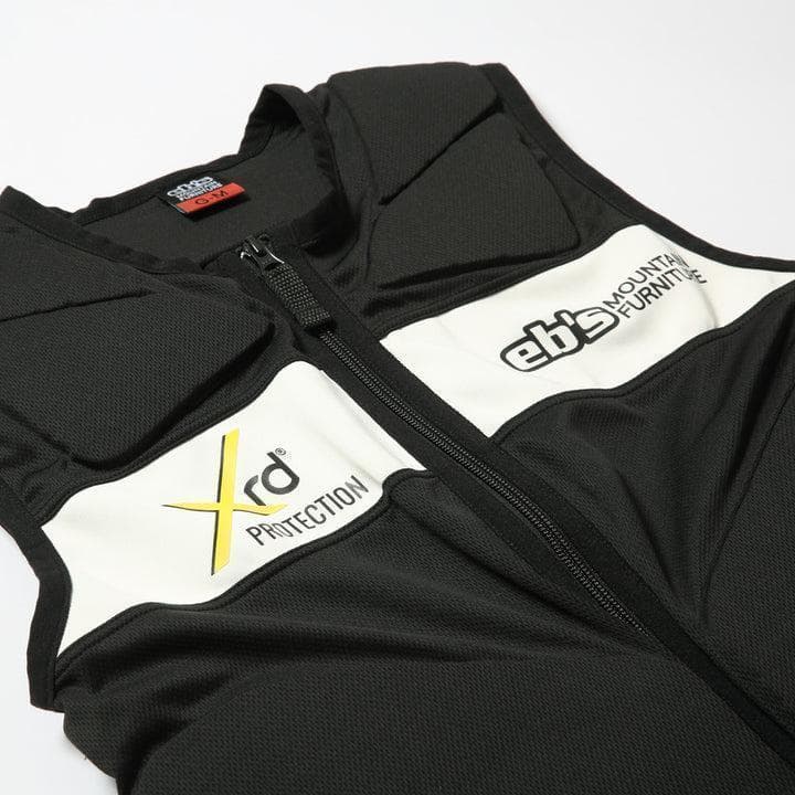 新品　プロテクター　eb's　スノーボード　防具　ベスト　衝撃90％吸収　S