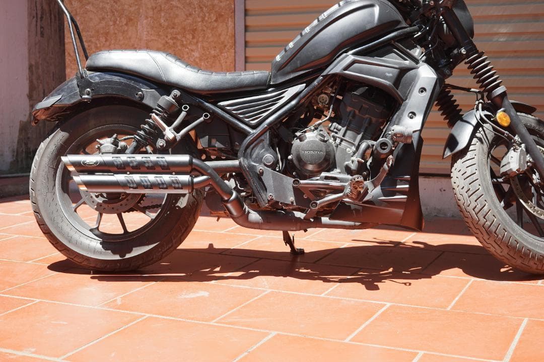 セール中　新型レブル250 2023年式　GEMCLASSIC　２本出しマフラー