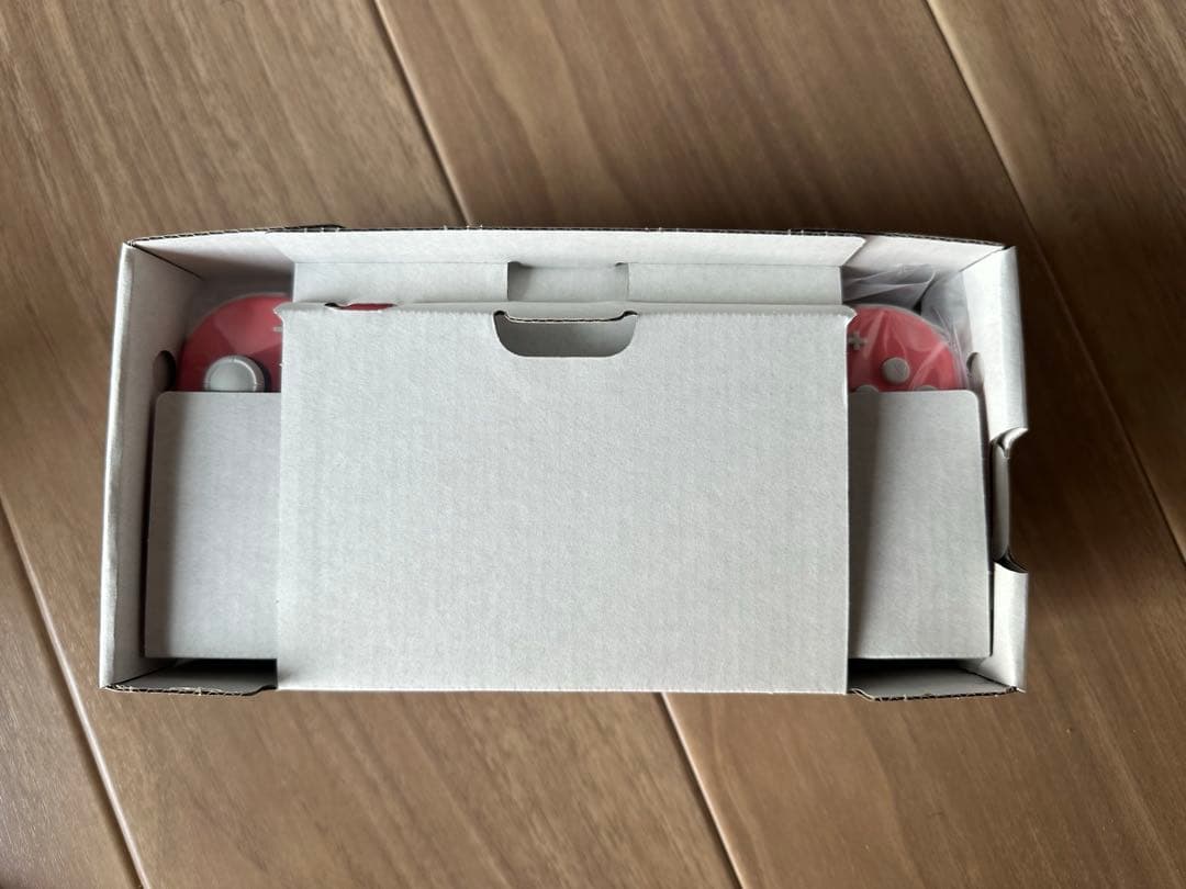 Nintendo Switch Lite コーラル（外箱,充電コード付き）