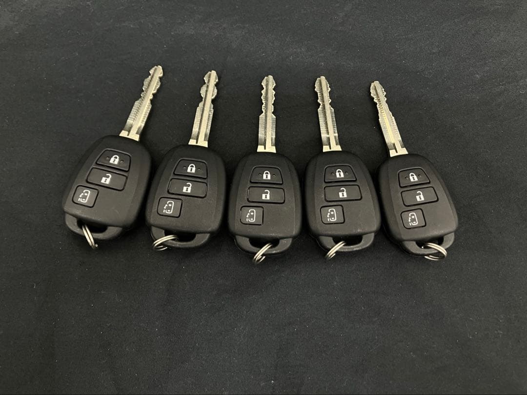 スマートキー買い取り致します トヨタ　ハイエース3ボタンキー11本セット