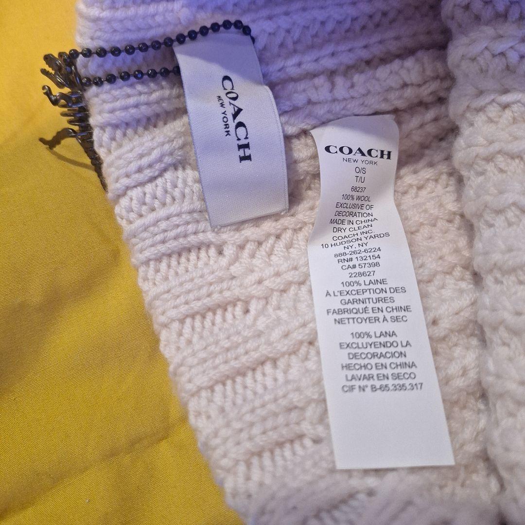 恐竜刺繍付きホワイトニット帽