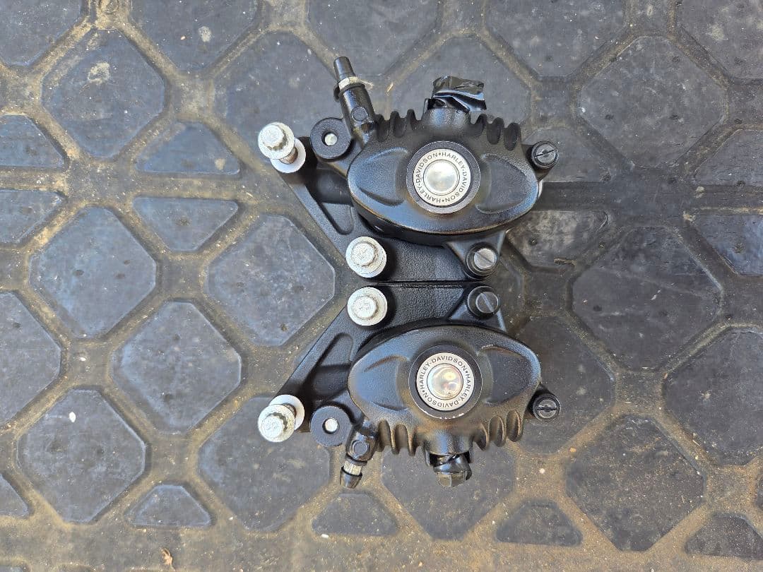 ハーレー　純正ブレーキキャリパー