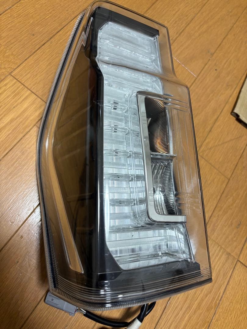 KaiY♡様 タントカスタムLA600S左純正テール