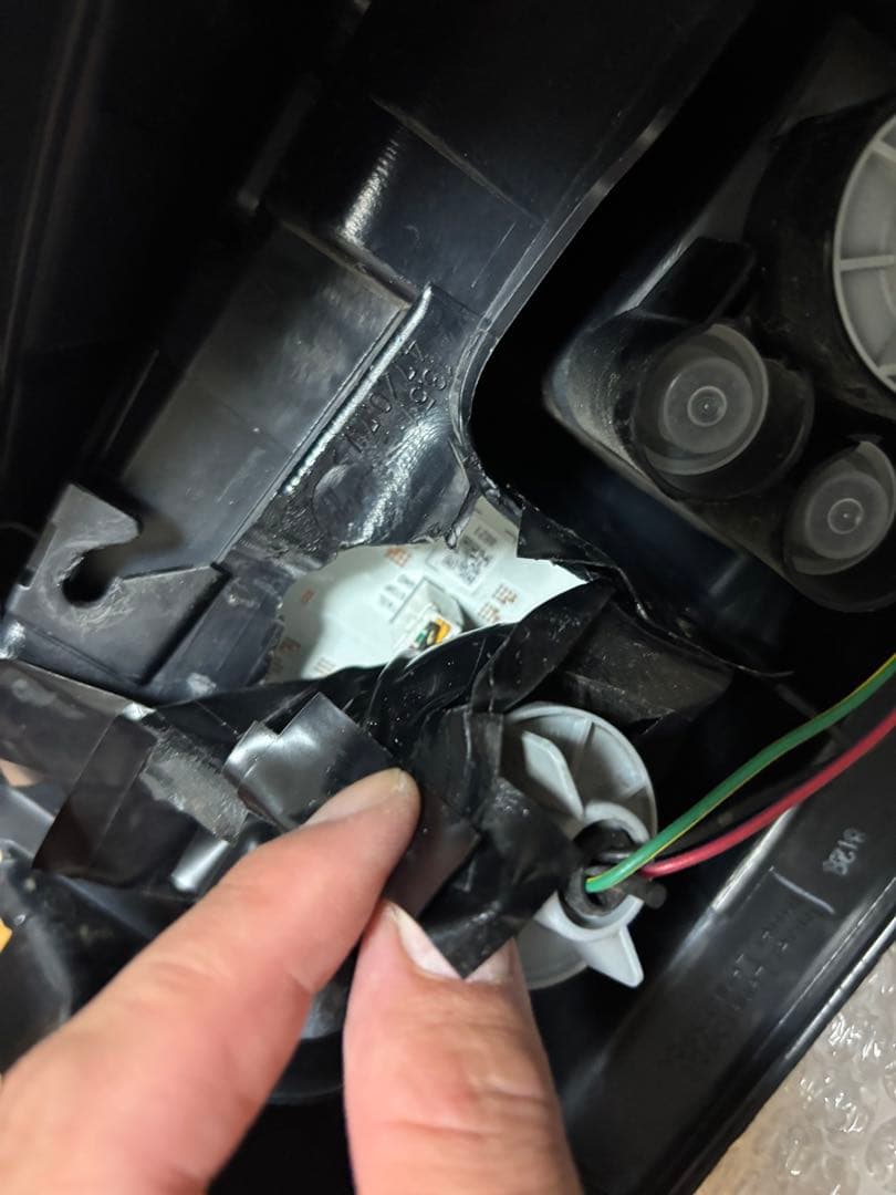 KaiY♡様 タントカスタムLA600S左純正テール