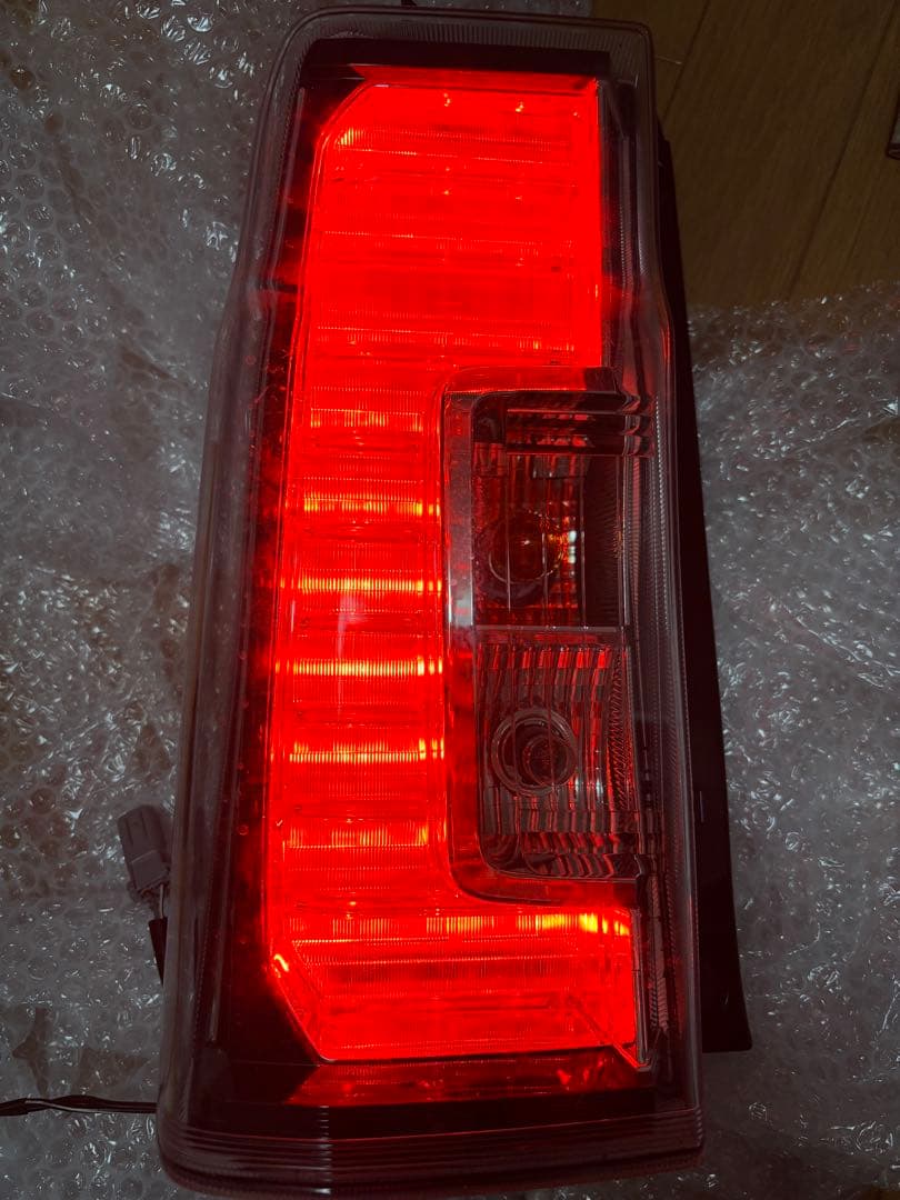 KaiY♡様 タントカスタムLA600S左純正テール