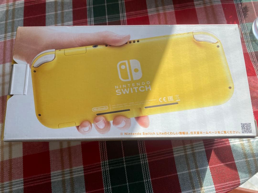 ［美品］Nintendo switch ライト　本体　箱、充電器付き