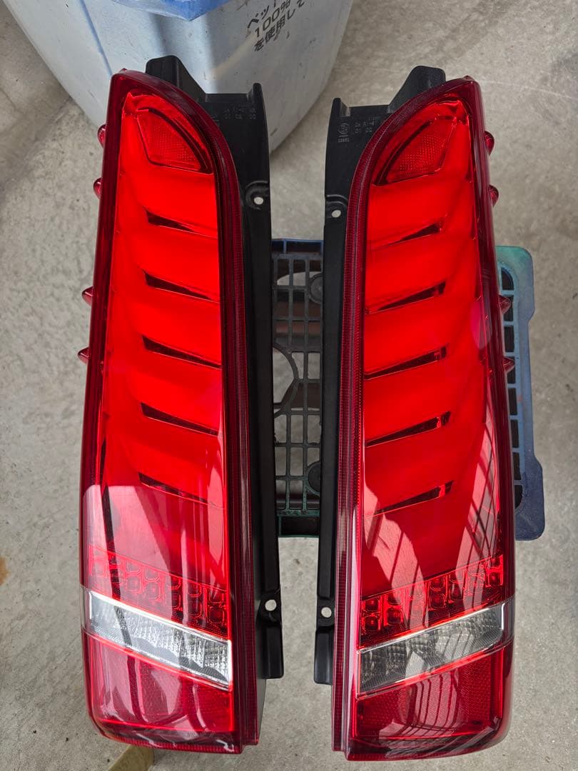 VALENTI ヴァレンティ ハイエース　テールライト　２個セット