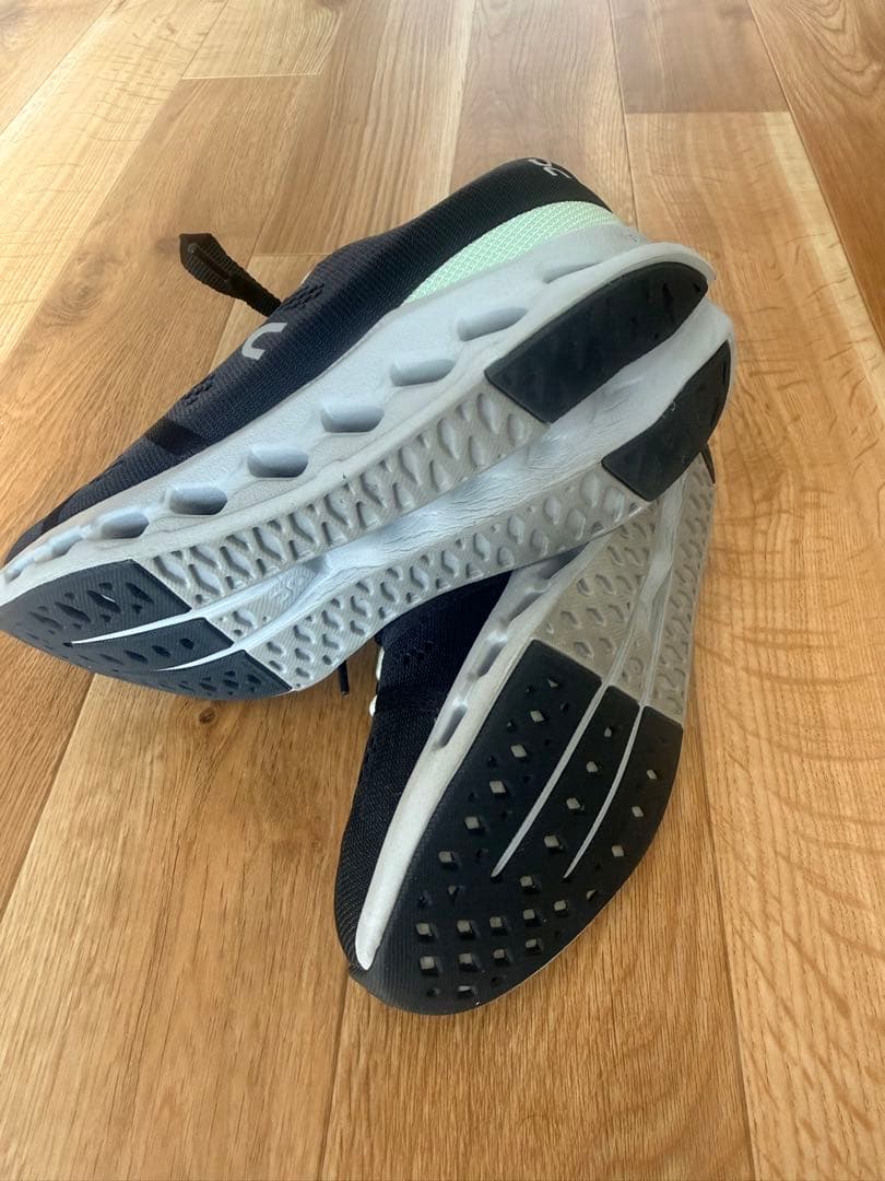 On オン cloudsurfer クラウドサーファー ランニングシューズ