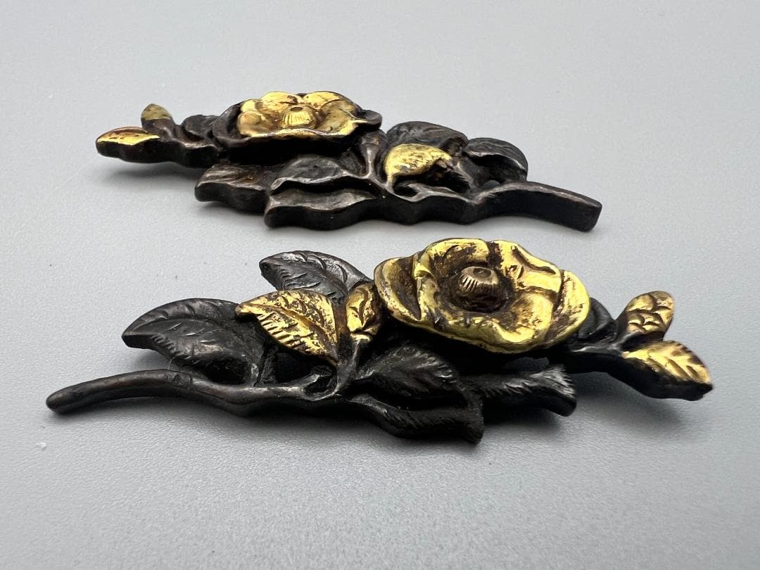 【海】江戸明治期　花形　手彫　目貫　１対　鍍金銅製　骨董品