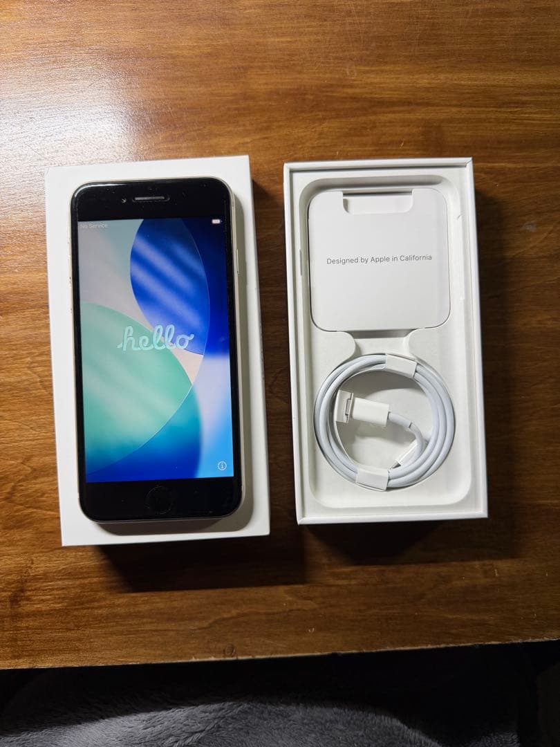 Apple iPhone SE3 64GB ホワイト 本体