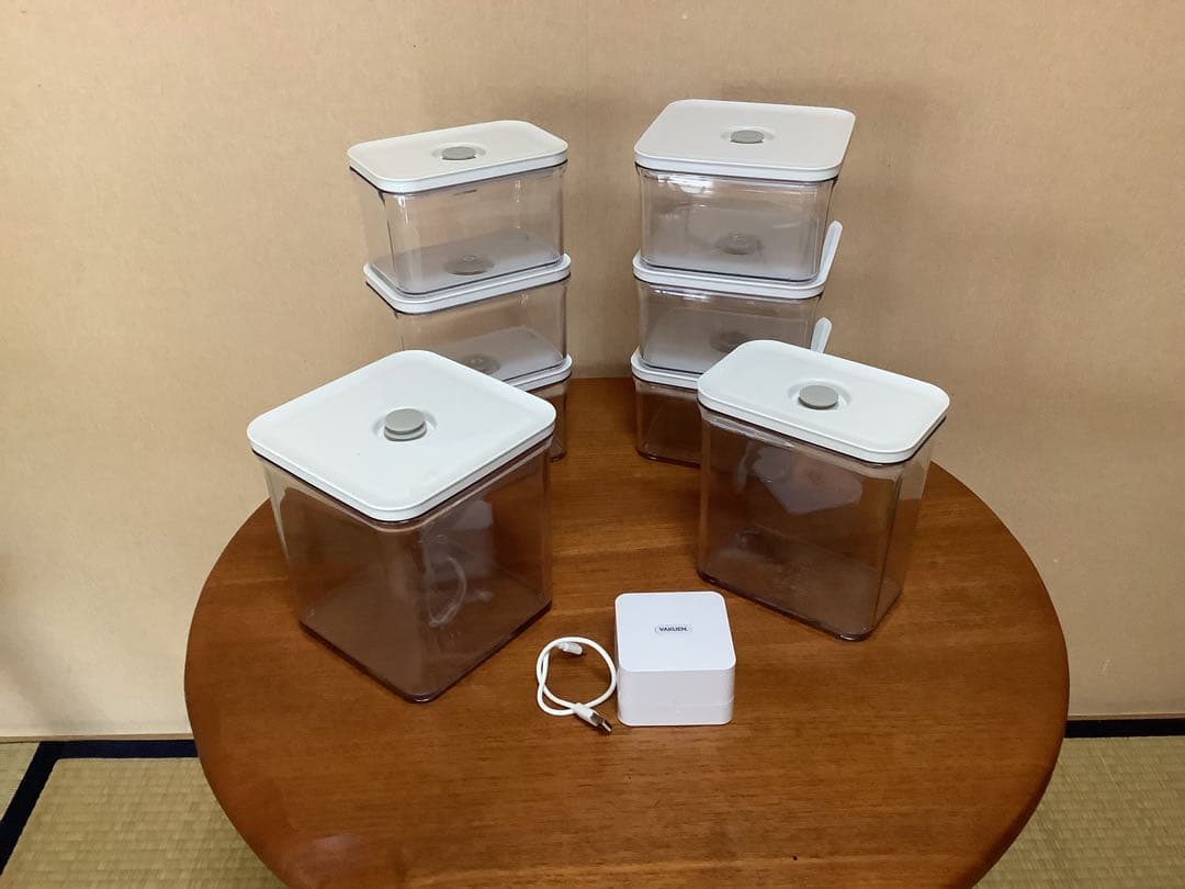 人気の真空保存容器　VAKUEN
