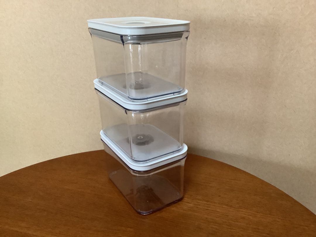 人気の真空保存容器　VAKUEN