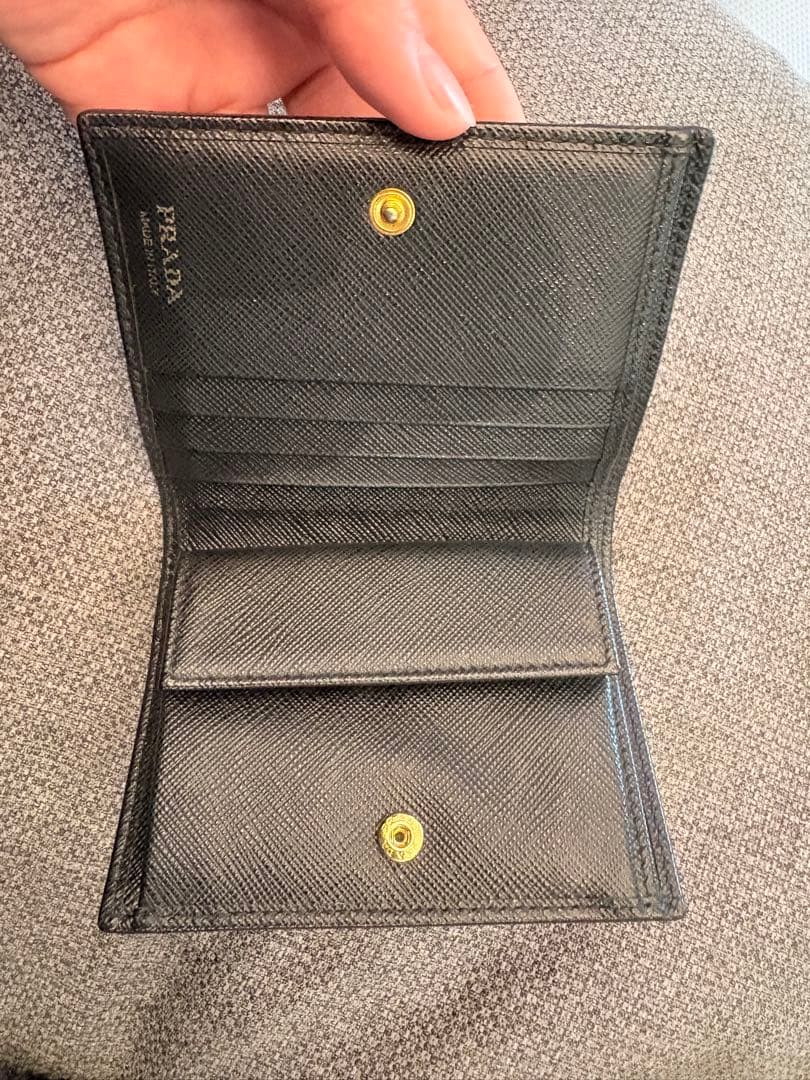 美品　PRADA財布　ブラック