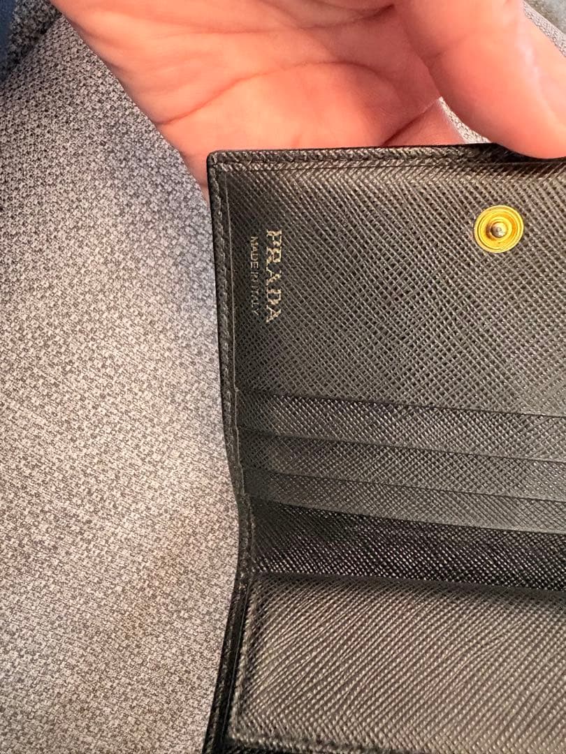 美品　PRADA財布　ブラック