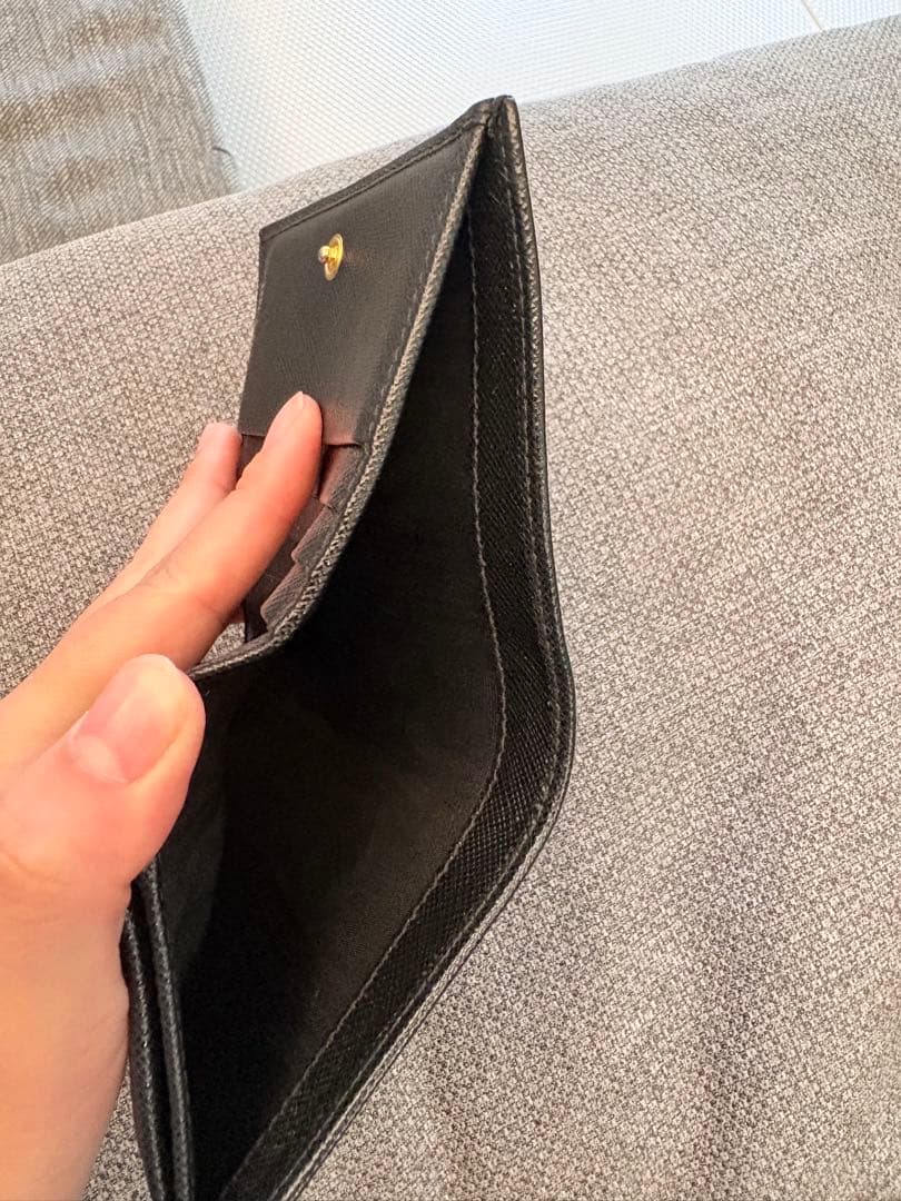 美品　PRADA財布　ブラック