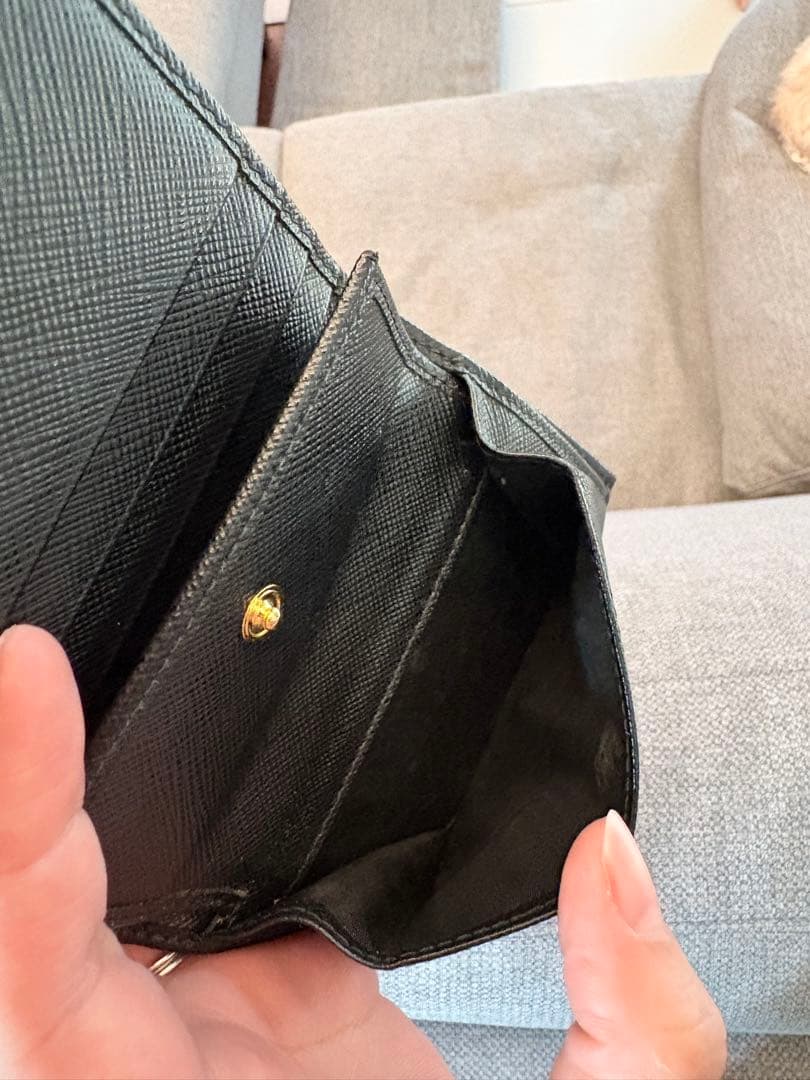 美品　PRADA財布　ブラック
