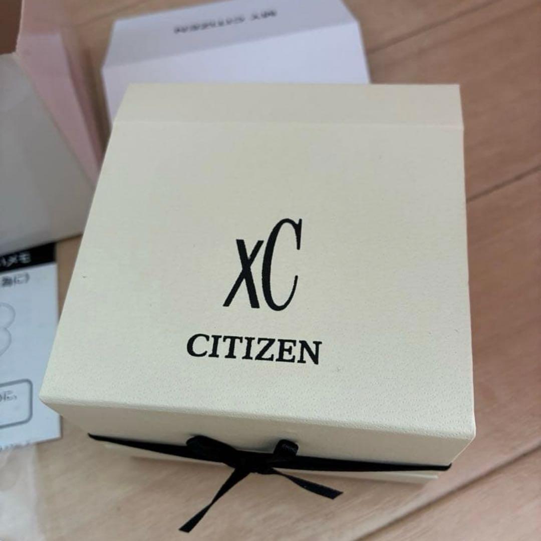 【美品】シチズン クロスシー 赤文字盤　レディース　腕時計　ダイアモンド