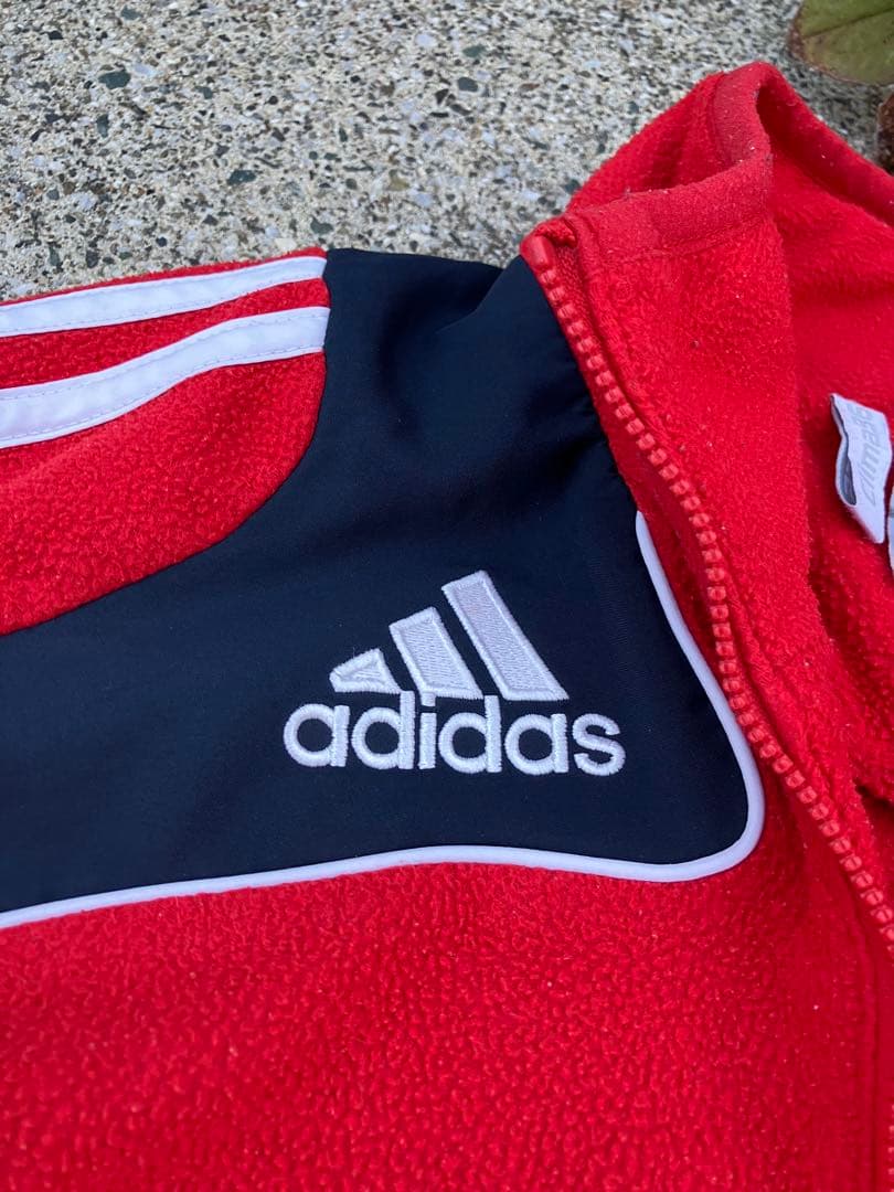 アディダス×バイエルンミュンヘンフリースハーフジップジャケット　ドリルトップ