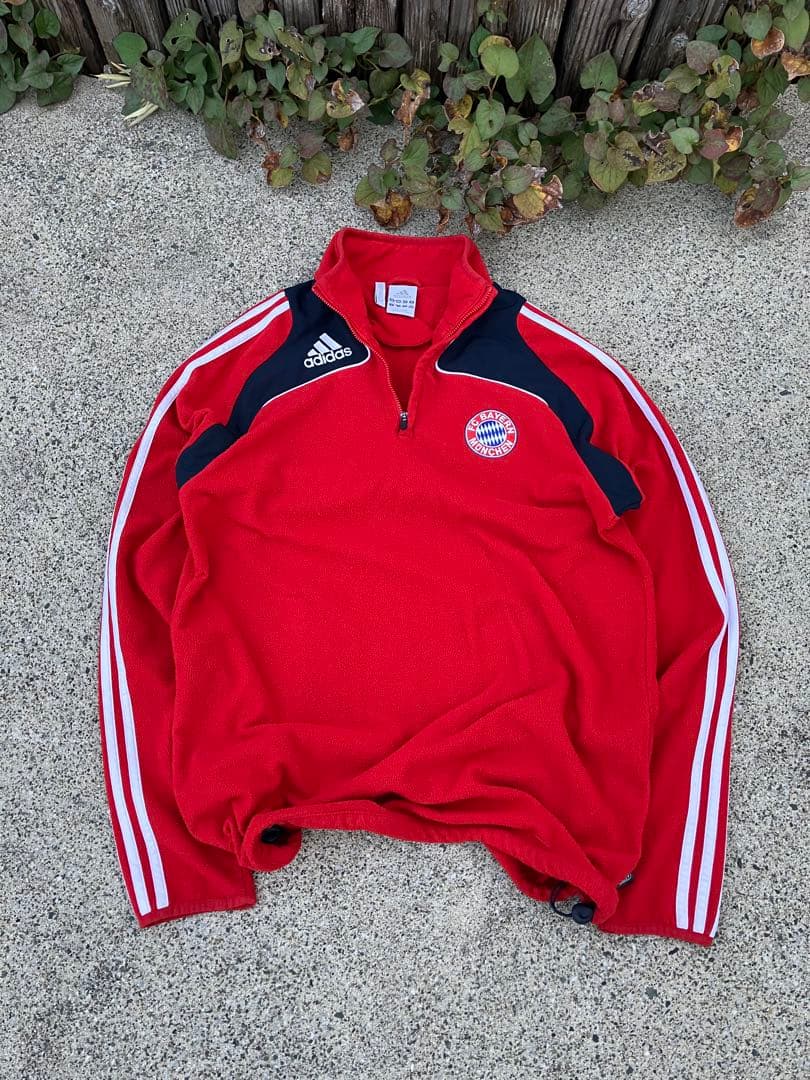 アディダス×バイエルンミュンヘンフリースハーフジップジャケット　ドリルトップ