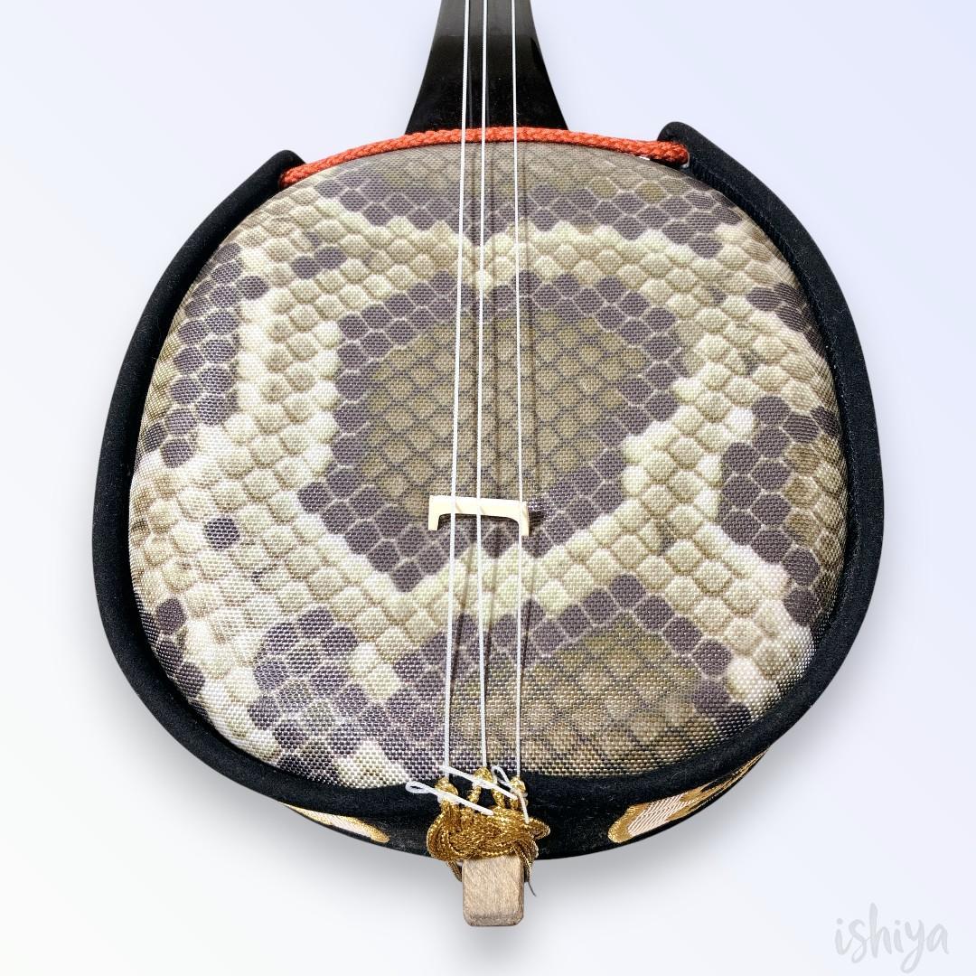 【美品】沖縄三線 弦楽器 人工皮 蛇柄 ハードケース鍵付 三味線