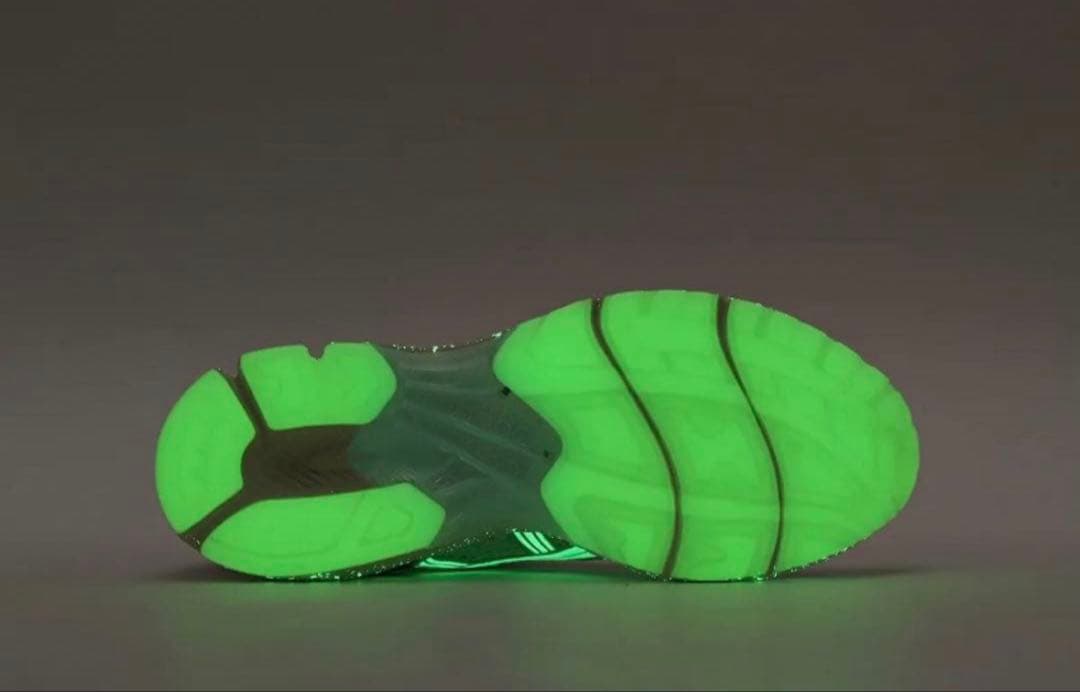 美品　Asics Gel-Kayano 14 atmos 24cm