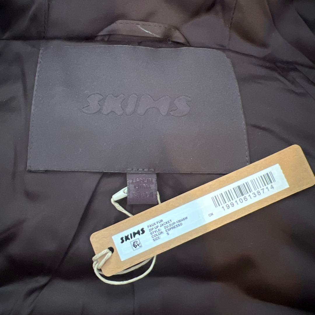 【最終値下】twiceモモ新品SKIMS FUR ZIP UP JK (S)