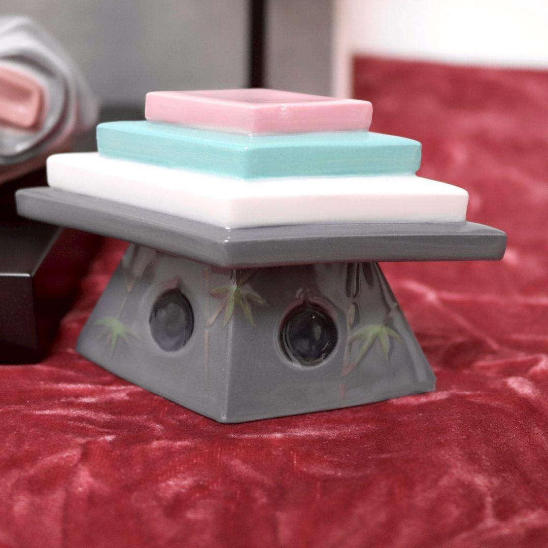 リヤドロ　ひな人形の飾りのみ