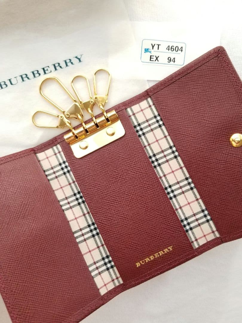 バーバリー新品キーケース 新品未使用 美品 ベージュ ボールド赤ノバチェック牛革