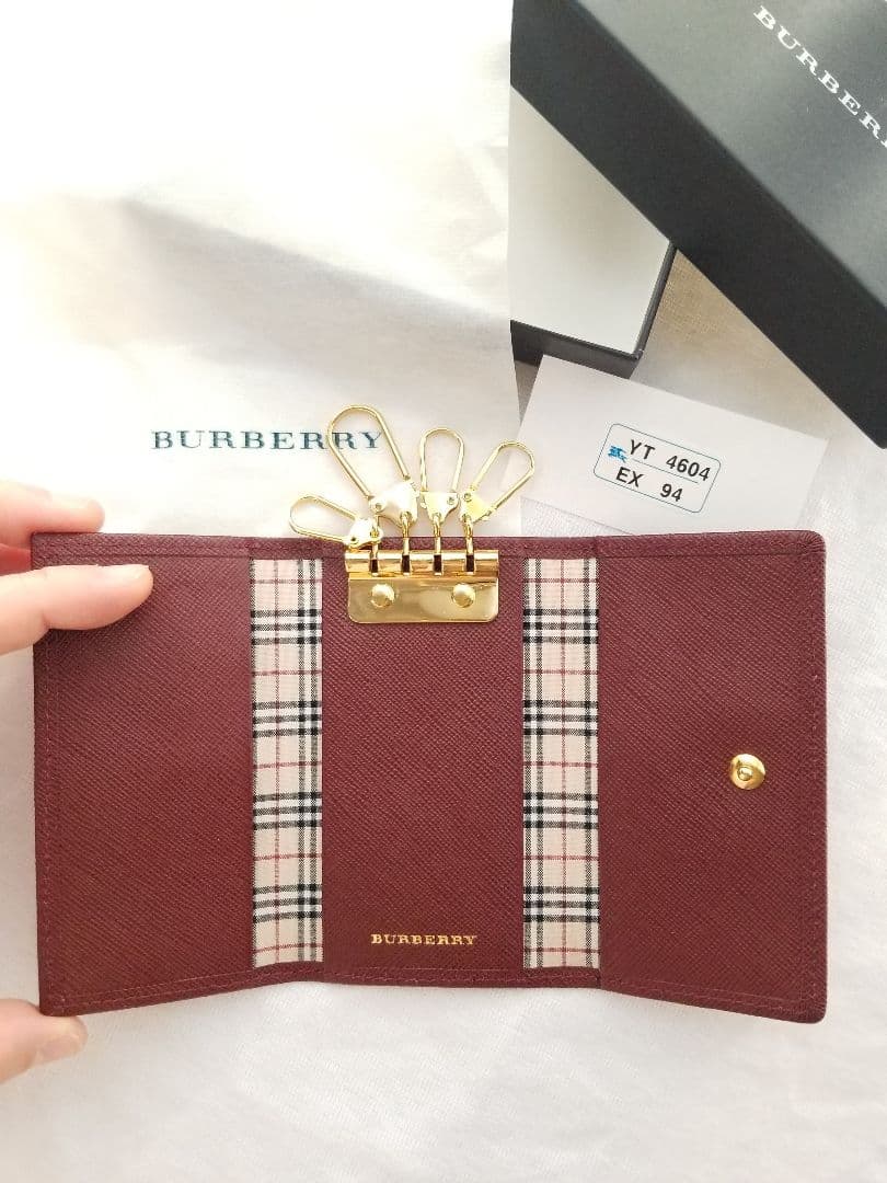 バーバリー新品キーケース 新品未使用 美品 ベージュ ボールド赤ノバチェック牛革