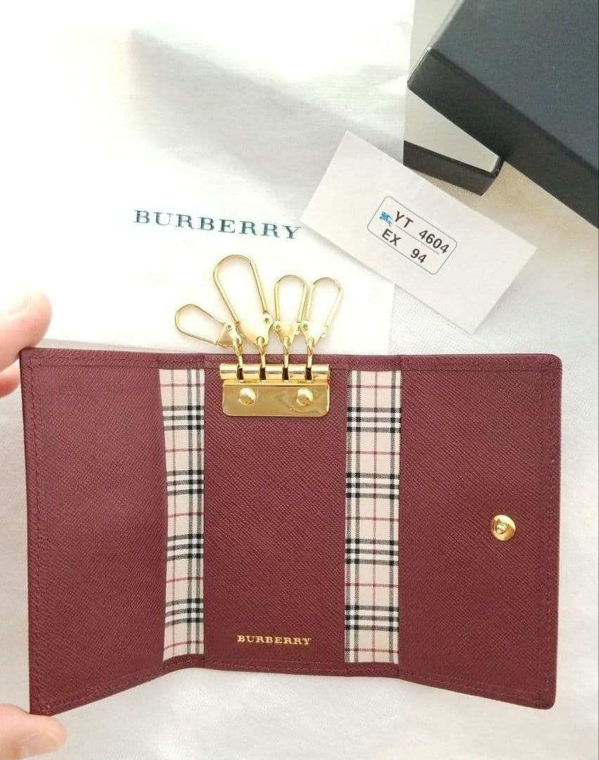 バーバリー新品キーケース 新品未使用 美品 ベージュ ボールド赤ノバチェック牛革