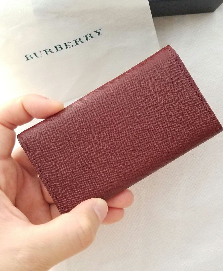 バーバリー新品キーケース 新品未使用 美品 ベージュ ボールド赤ノバチェック牛革