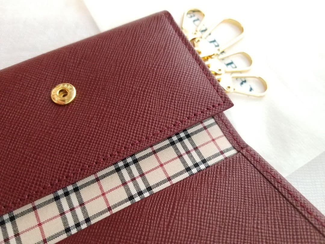 バーバリー新品キーケース 新品未使用 美品 ベージュ ボールド赤ノバチェック牛革