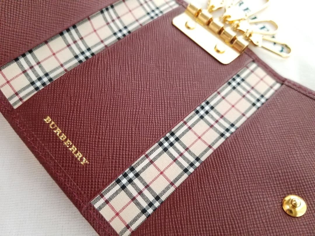 バーバリー新品キーケース 新品未使用 美品 ベージュ ボールド赤ノバチェック牛革