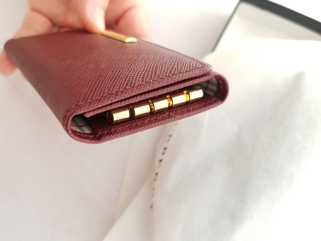 バーバリー新品キーケース 新品未使用 美品 ベージュ ボールド赤ノバチェック牛革