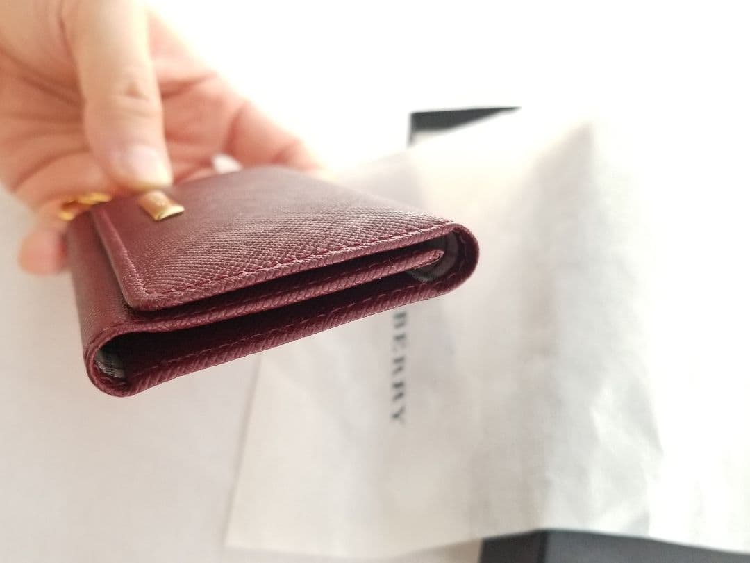 バーバリー新品キーケース 新品未使用 美品 ベージュ ボールド赤ノバチェック牛革