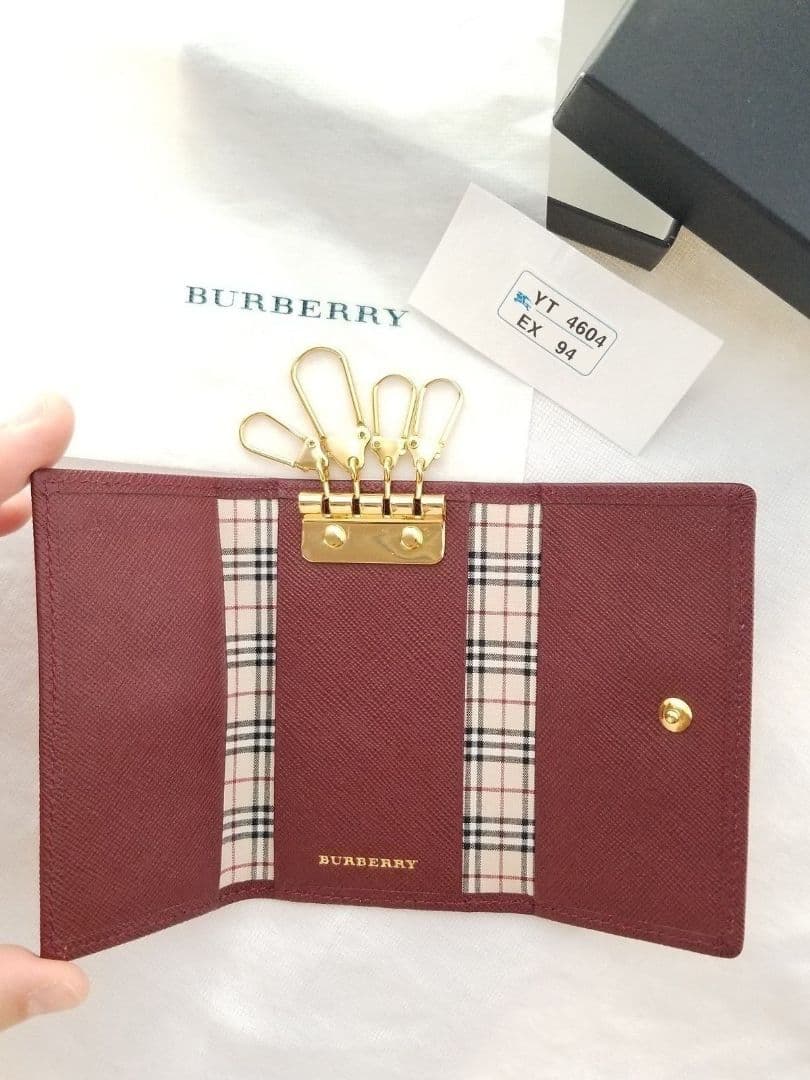 バーバリー新品キーケース 新品未使用 美品 ベージュ ボールド赤ノバチェック牛革