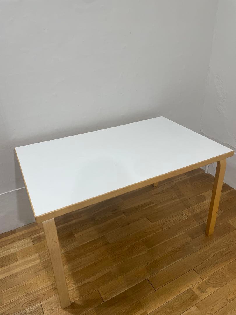 Artekテーブル81B 120x75x71(H)ホワイトラミネート　アアルト
