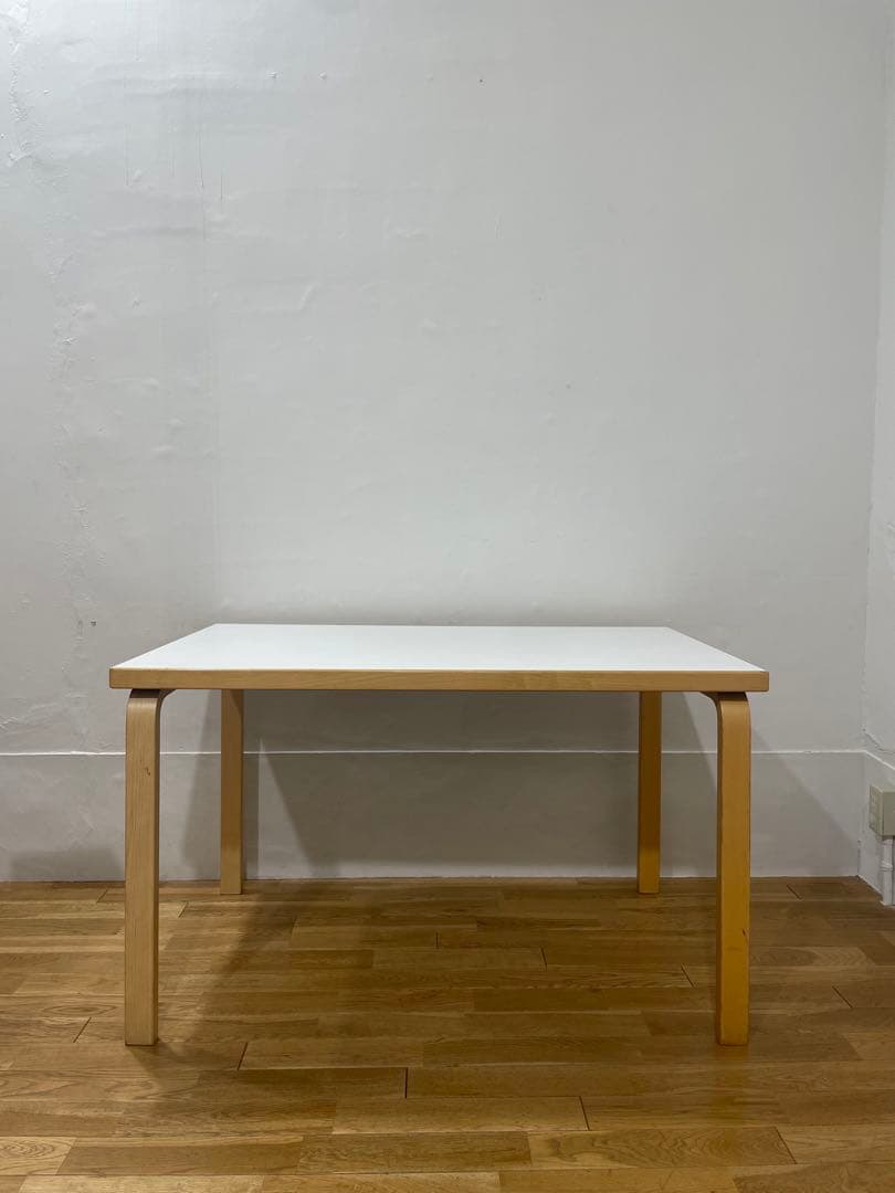 Artekテーブル81B 120x75x71(H)ホワイトラミネート　アアルト