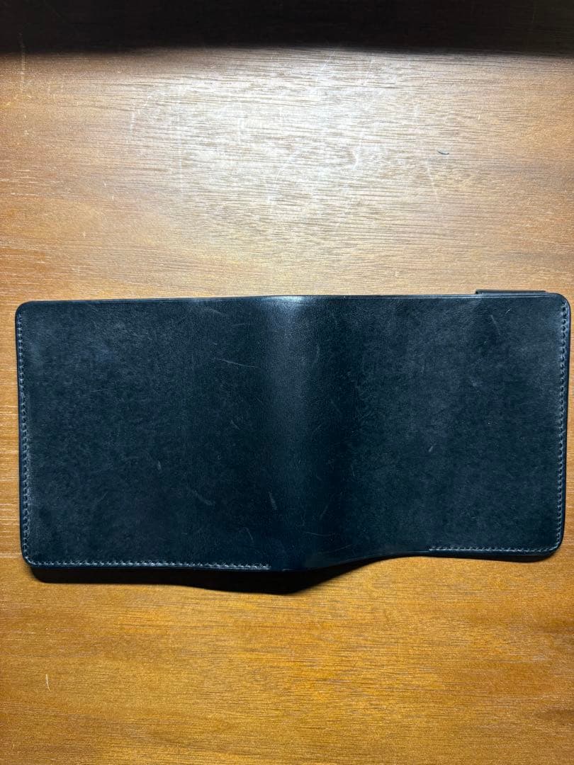 HITOE 黒いレザー二つ折り財布