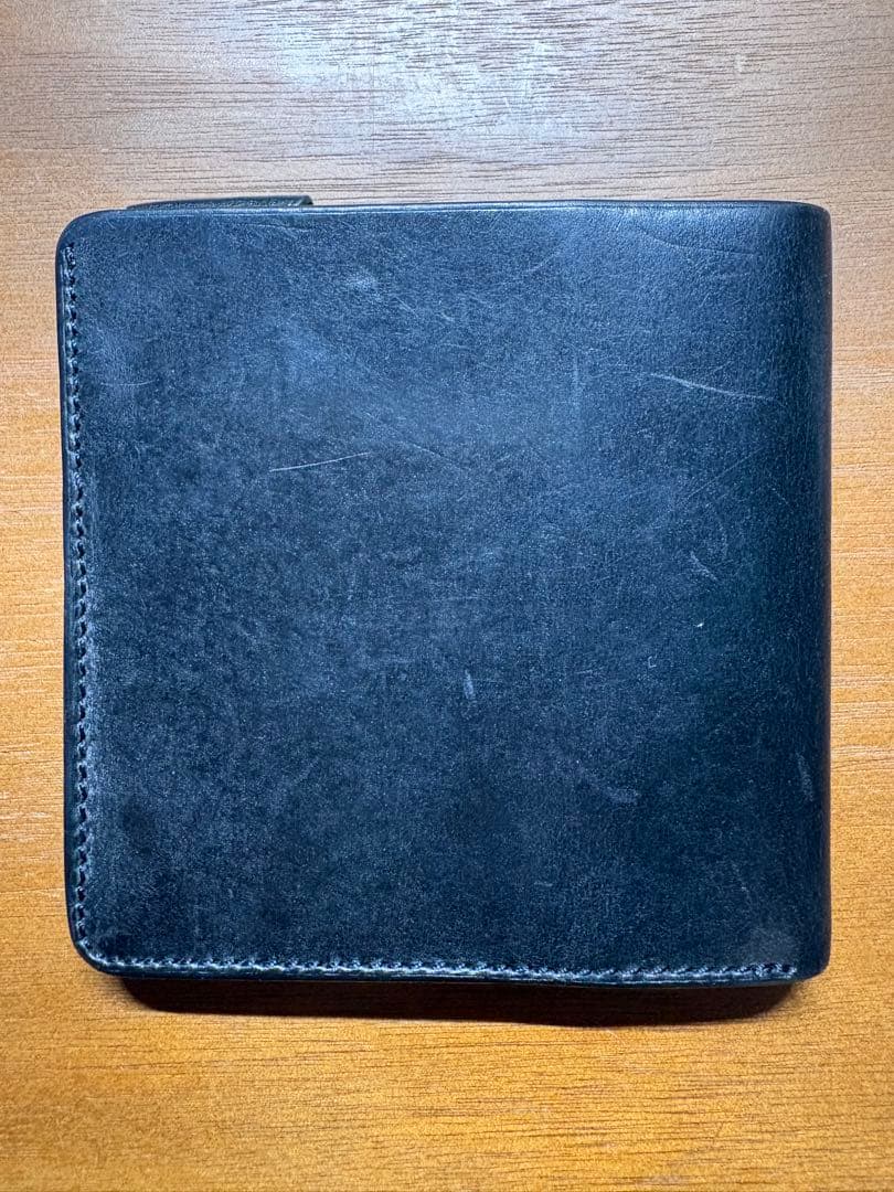 HITOE 黒いレザー二つ折り財布