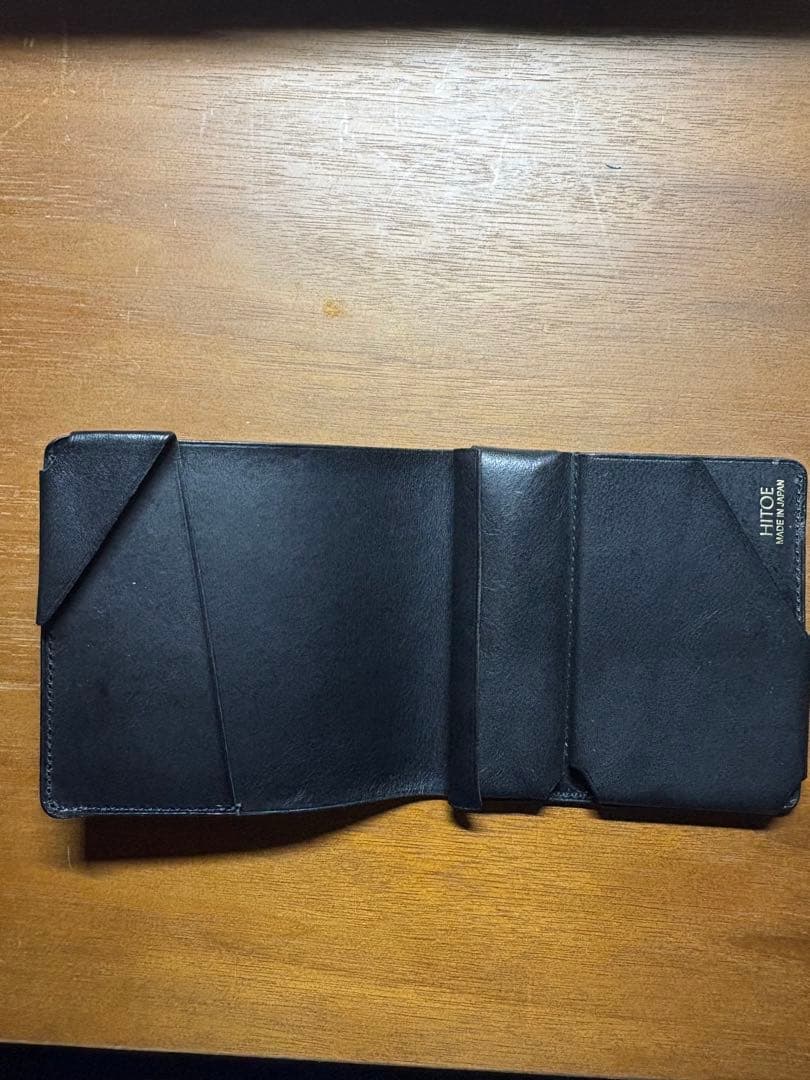 HITOE 黒いレザー二つ折り財布