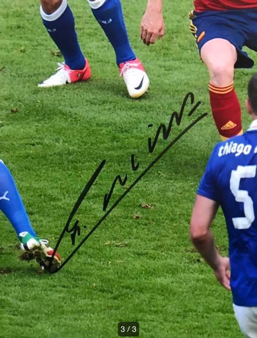 イニエスタ サイン入り サッカー写真