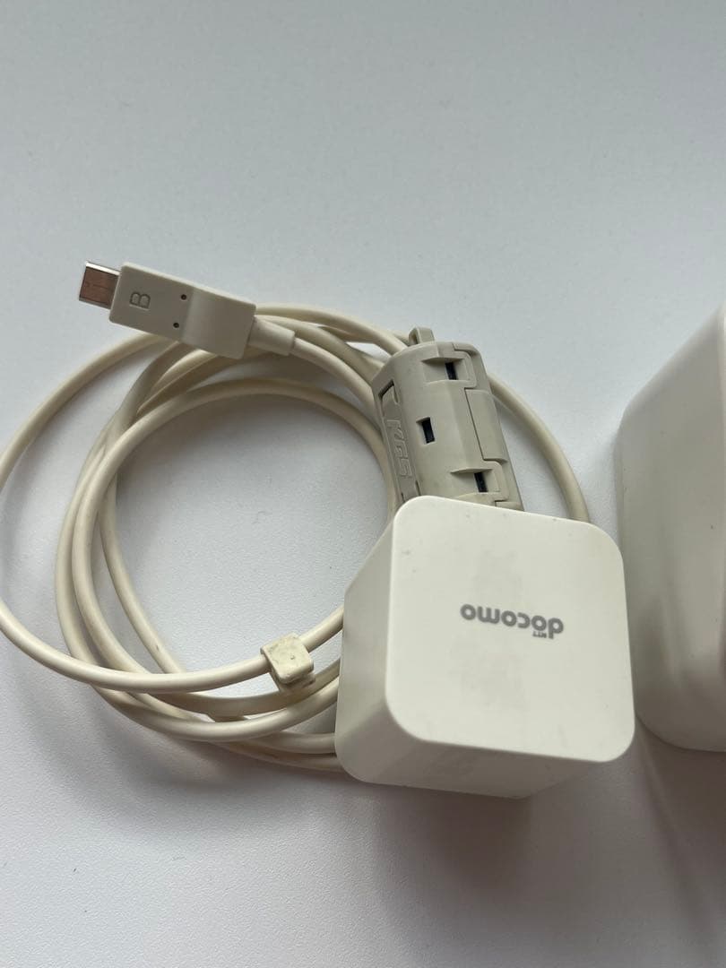 美品　ドコモ らくらくホン F-02J ピンク　充電器付