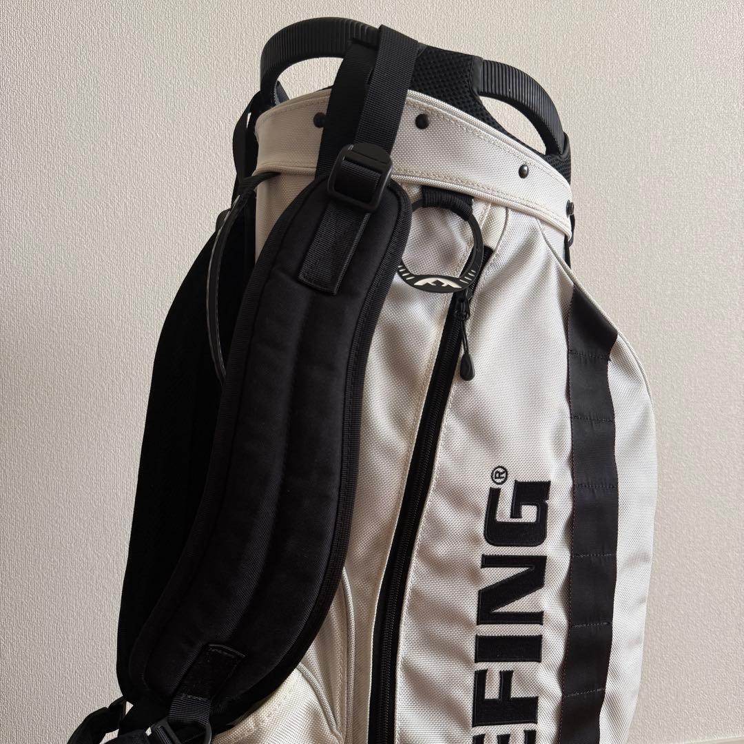 ビームスコラボ　ブリーフィング　キャディバッグ　軽量　白　黒　スタンド式　ゴルフ