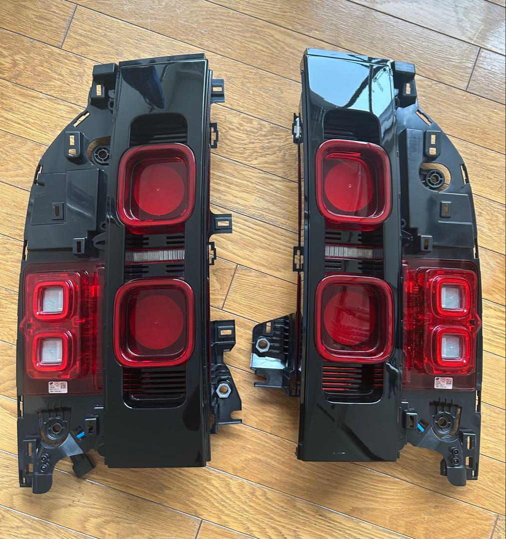 ディフェンダー110純正　テールランプ 左右セット