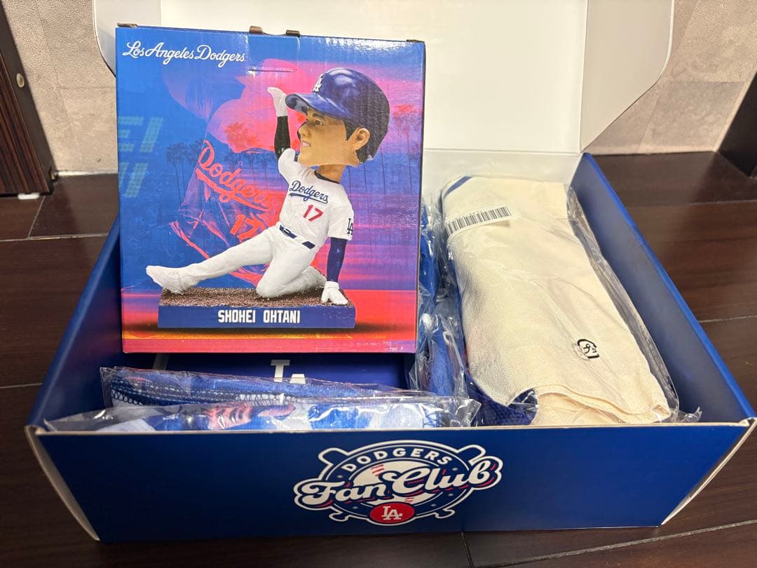 ドジャース ファンクラブ特典グッズ 大谷翔平選手ボブルヘッド付！