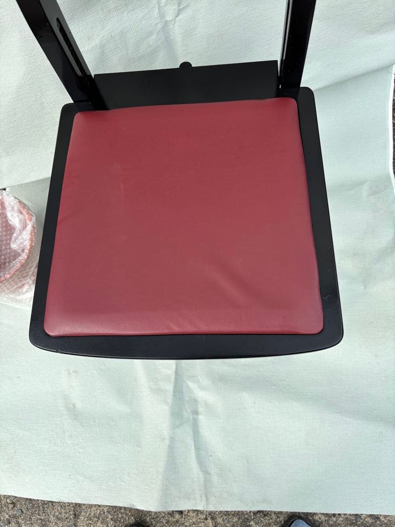 美品　背もたれ付ピアノ椅子　足部フェルト付　座面新品