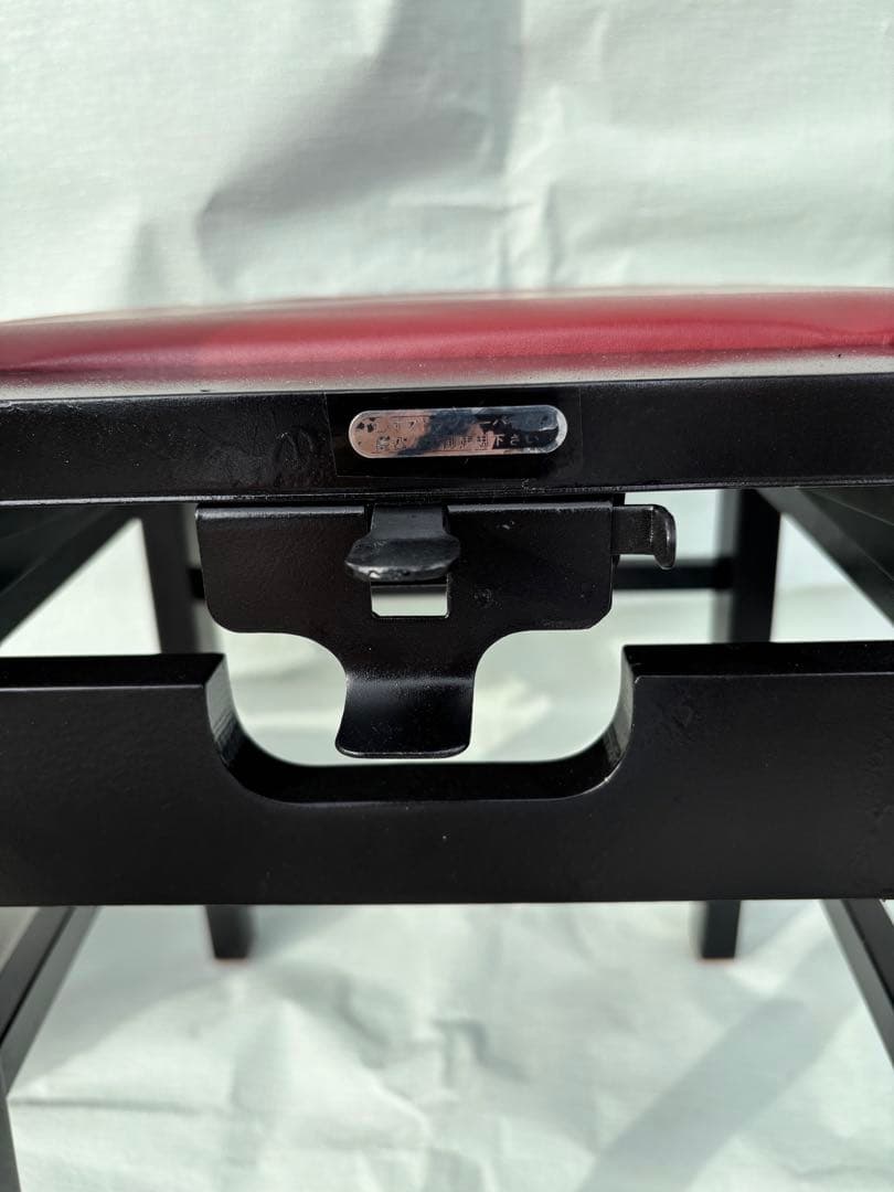 美品　背もたれ付ピアノ椅子　足部フェルト付　座面新品