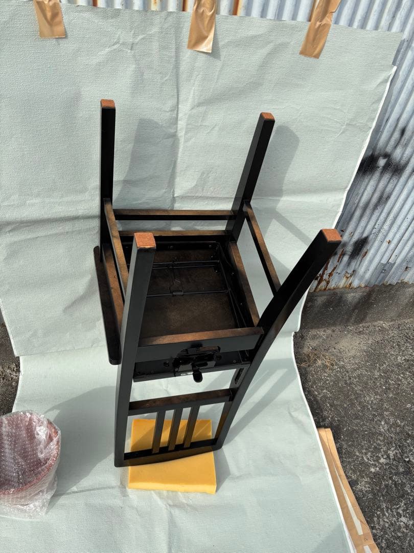 美品　背もたれ付ピアノ椅子　足部フェルト付　座面新品