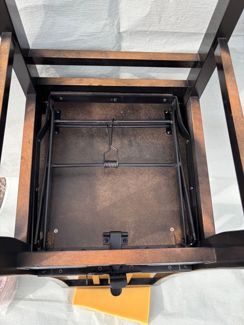 美品　背もたれ付ピアノ椅子　足部フェルト付　座面新品